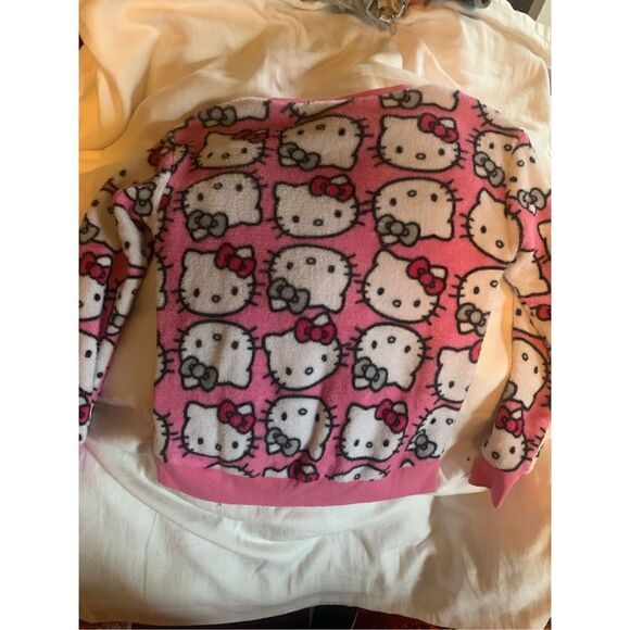 Hello Kitty Fleece Top - Picture 5 of 8